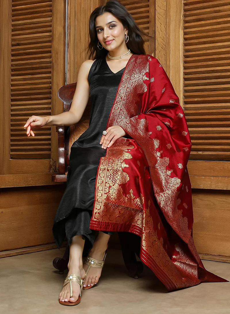  قصة Women's Onyx Black Contrast Lustre Kurta Set For Casual Wear | Halter Neck | Sleeveless | 3 Piece Kurta Set Designed With Comfort Fit For Everyday Ethnic Wear